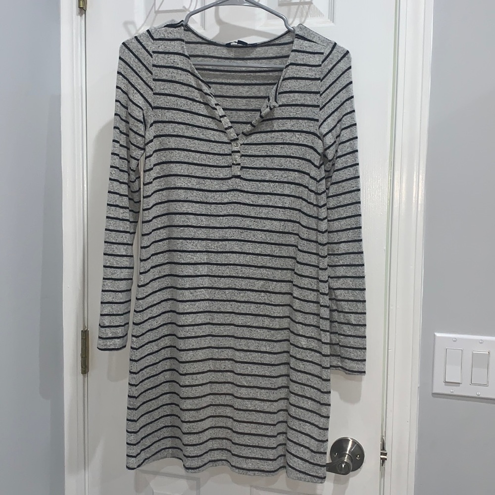 American Eagle Ling Sleeve very light material dress size small